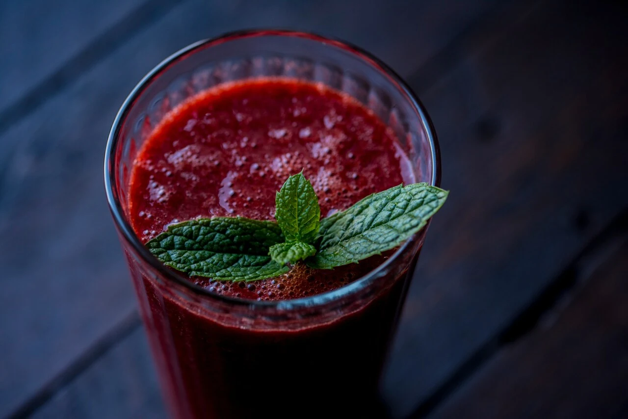 Fresh beetroot juice that may help support liver health and reduce fatty liver naturally
